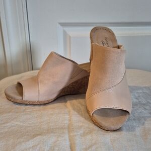 Clarks Women's Tan Wedge Sandals